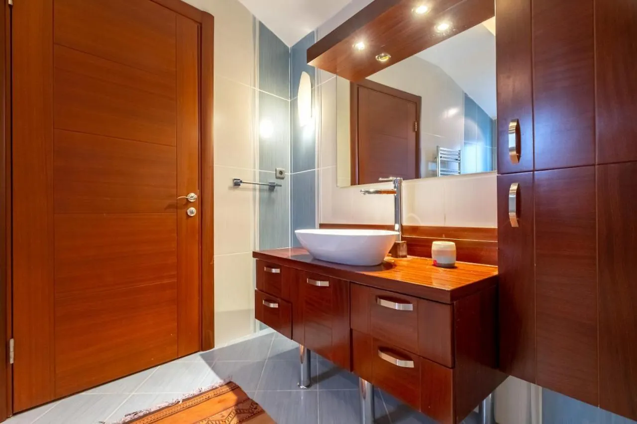 Flat With Terrace Near Istiklal Street Apartment Istanbul