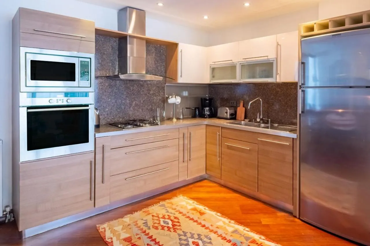 Apartamento Flat With Terrace Near Istiklal Street Estambul