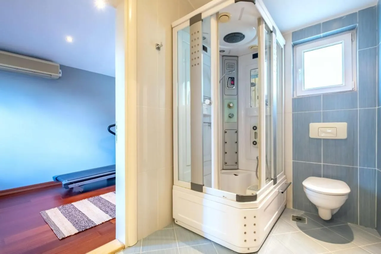 Flat With Terrace Near Istiklal Street Apartment Istanbul